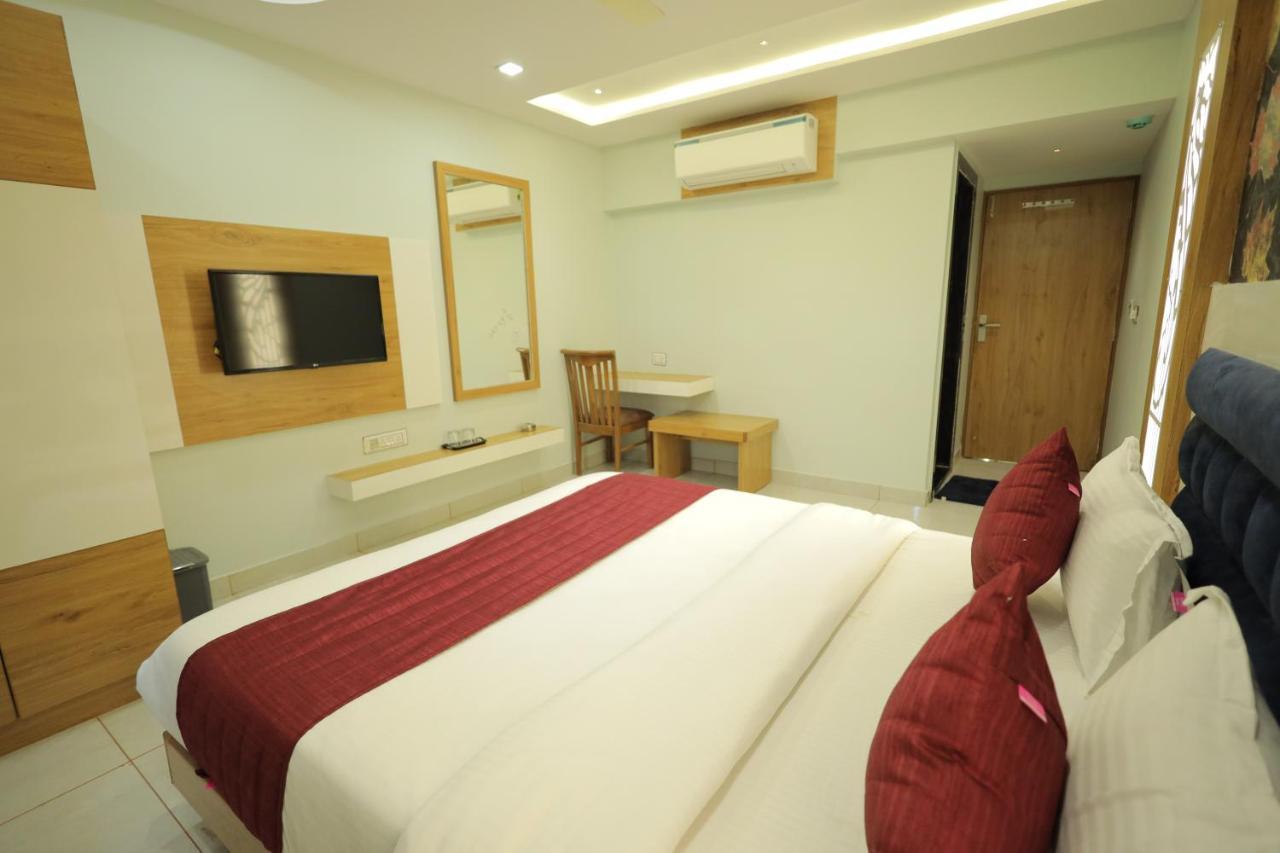 Hotel Rk Fortune Ahmedabad Esterno foto