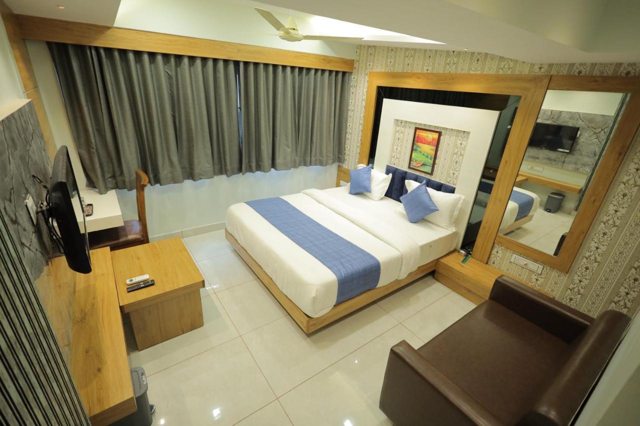 Hotel Rk Fortune Ahmedabad Esterno foto