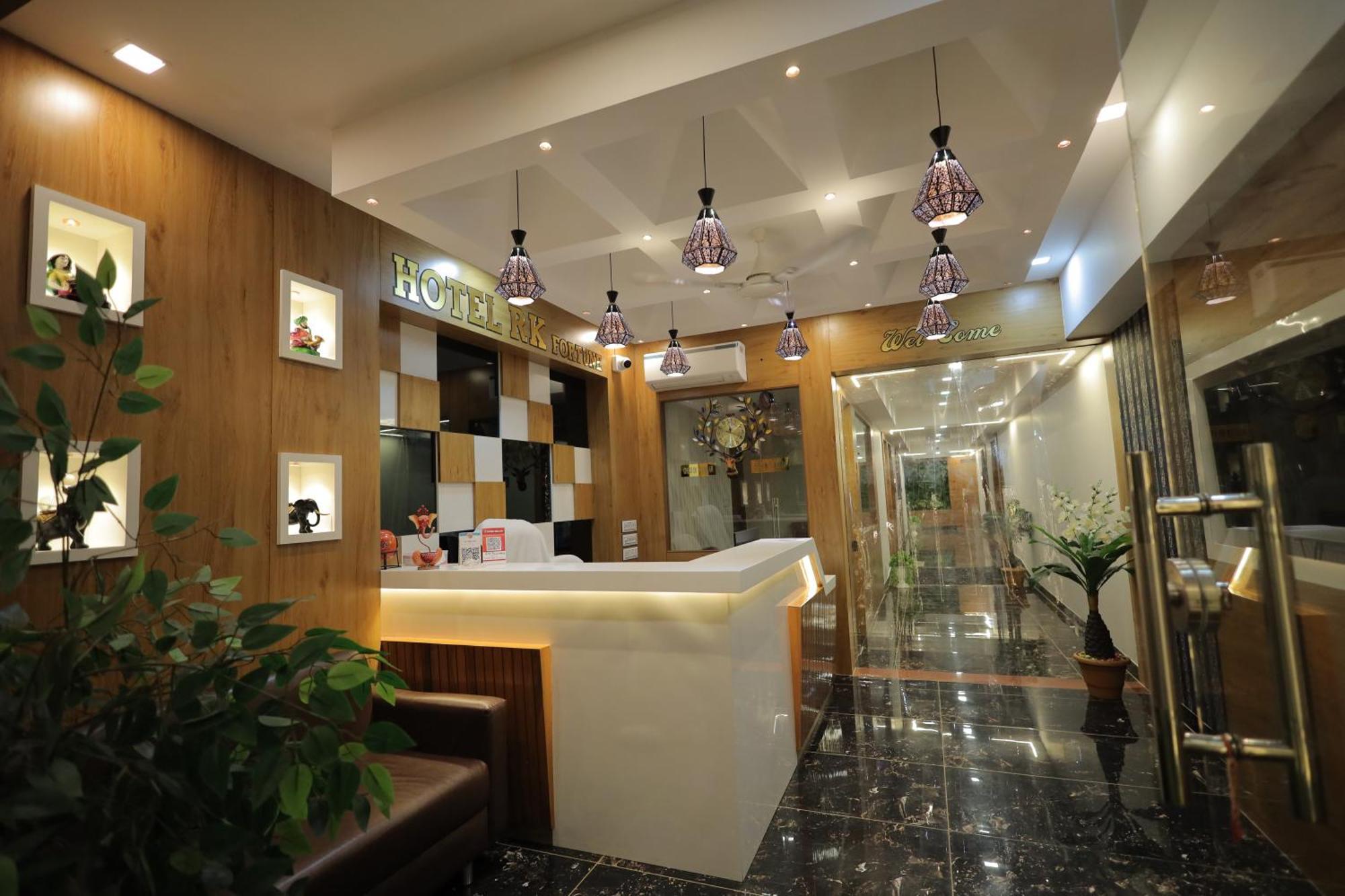 Hotel Rk Fortune Ahmedabad Esterno foto